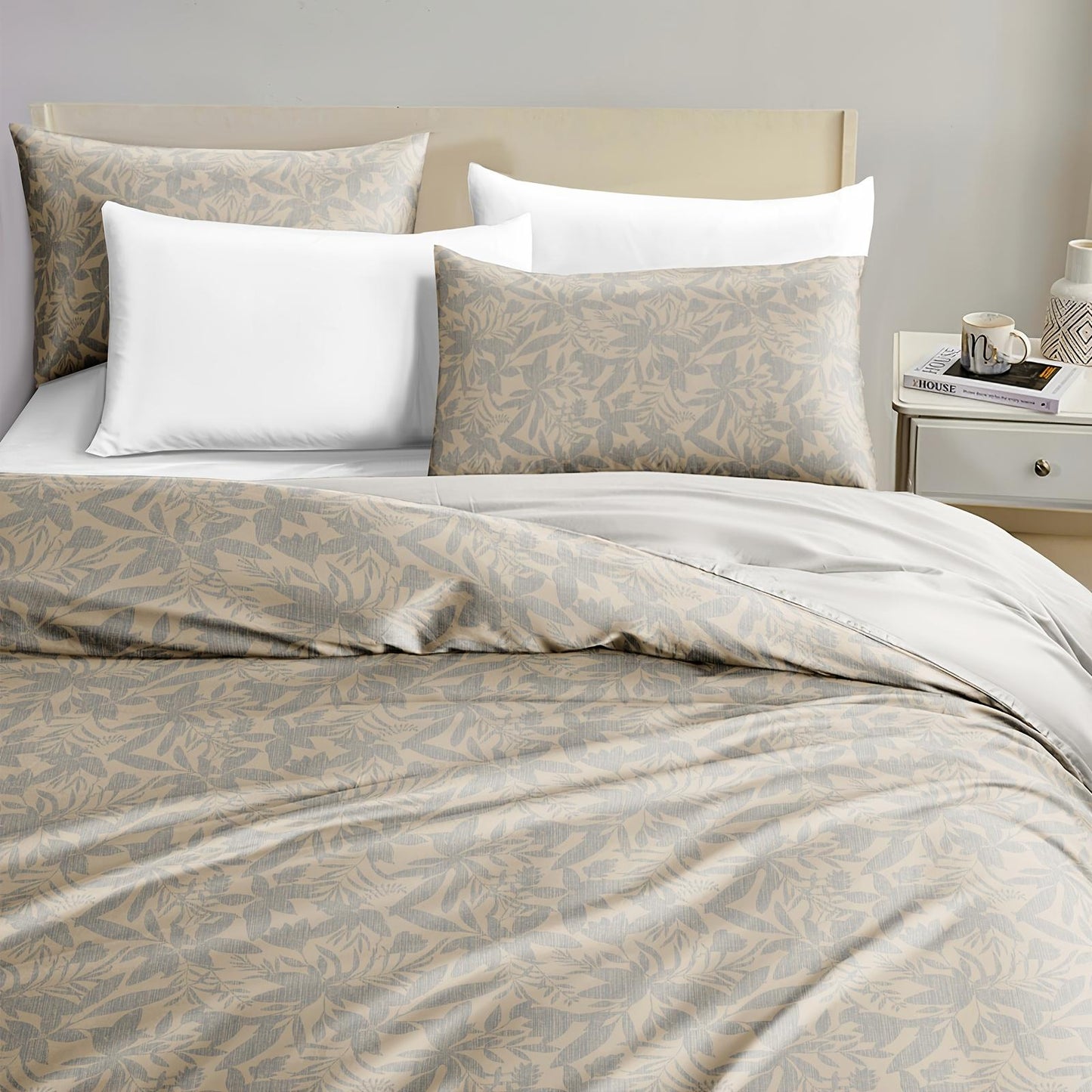 This Classic Three-Piece bedding Made of Rayon Satin Is Straightforward, Stylish, Can Be Washed in a Machine, And Is Appropriate for Any Season. This Luxuriously Soft Four-Piece Set Is Ideal for a Family Bedroom And Also Serves As a Wonderful Presen
