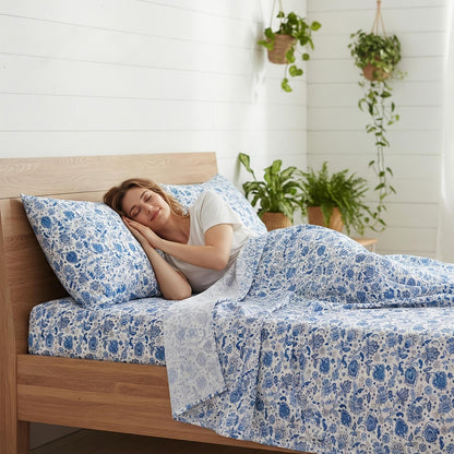 This 4pcs Paisley Pattern Bed Sheet Set Is Soft, Breathable, And Comfortable Against The Skin. The Set Includes A Deep-pocket Sheet, A Stylish Bedspread, And Two Pillowcases. Made From Durable And Colorfast Fabric, It Makes A Wonderful Gift.