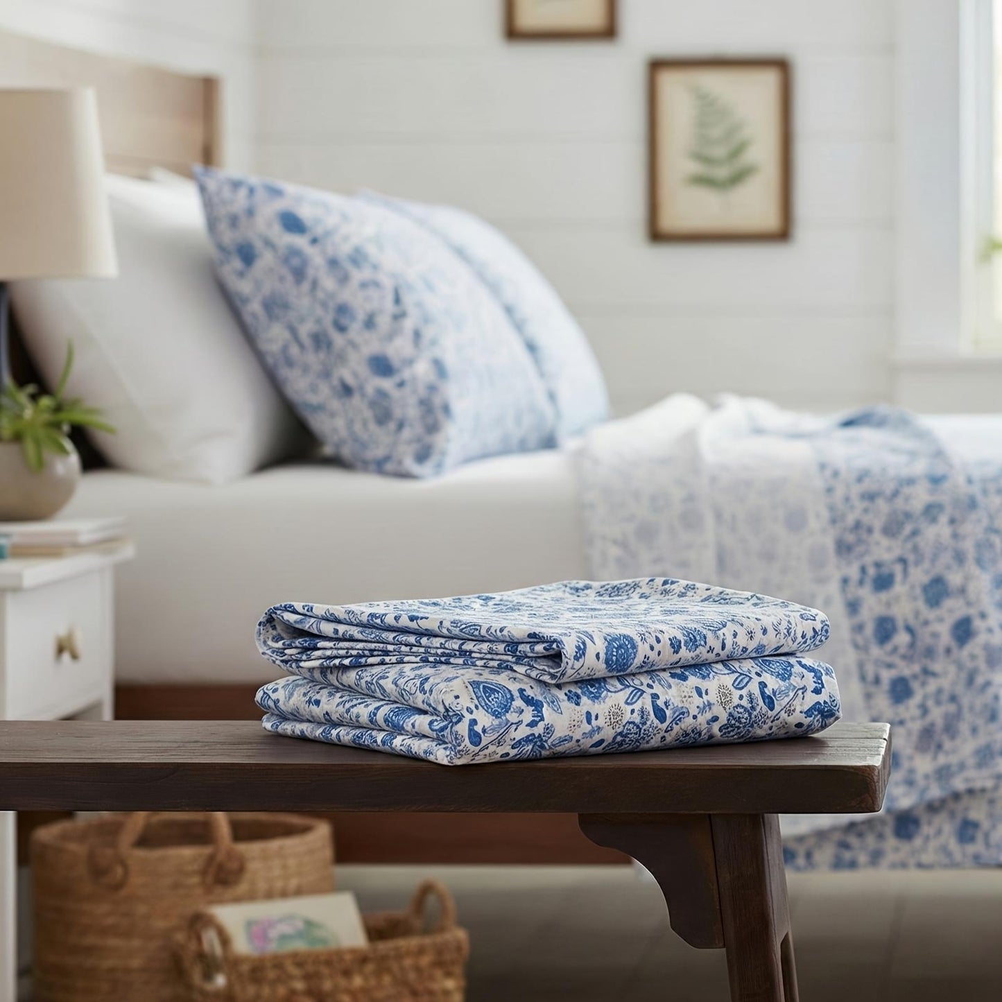 This 4pcs Paisley Pattern Bed Sheet Set Is Soft, Breathable, And Comfortable Against The Skin. The Set Includes A Deep-pocket Sheet, A Stylish Bedspread, And Two Pillowcases. Made From Durable And Colorfast Fabric, It Makes A Wonderful Gift.